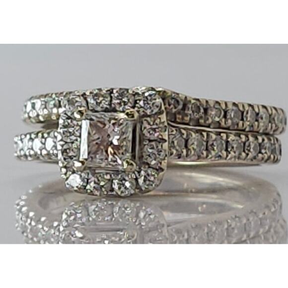 14K WG 2 Piece Wedding Set Size: 5.5 5.9g